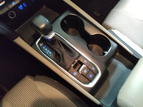 Used 2019 Hyundai Santa Fe SEL FWD image 26