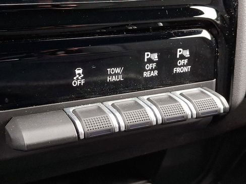 Certified 2024 RAM 2500 Big Horn w/ Sport Appearance Package AWD/4WD image 25