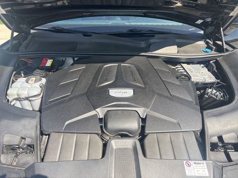 Used 2020 Porsche Cayenne S image 22