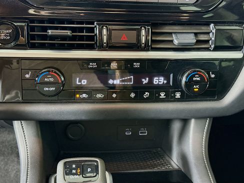 Used 2025 Nissan Pathfinder SV FWD image 17