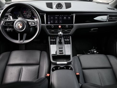 Certified 2024 Porsche Macan image 25