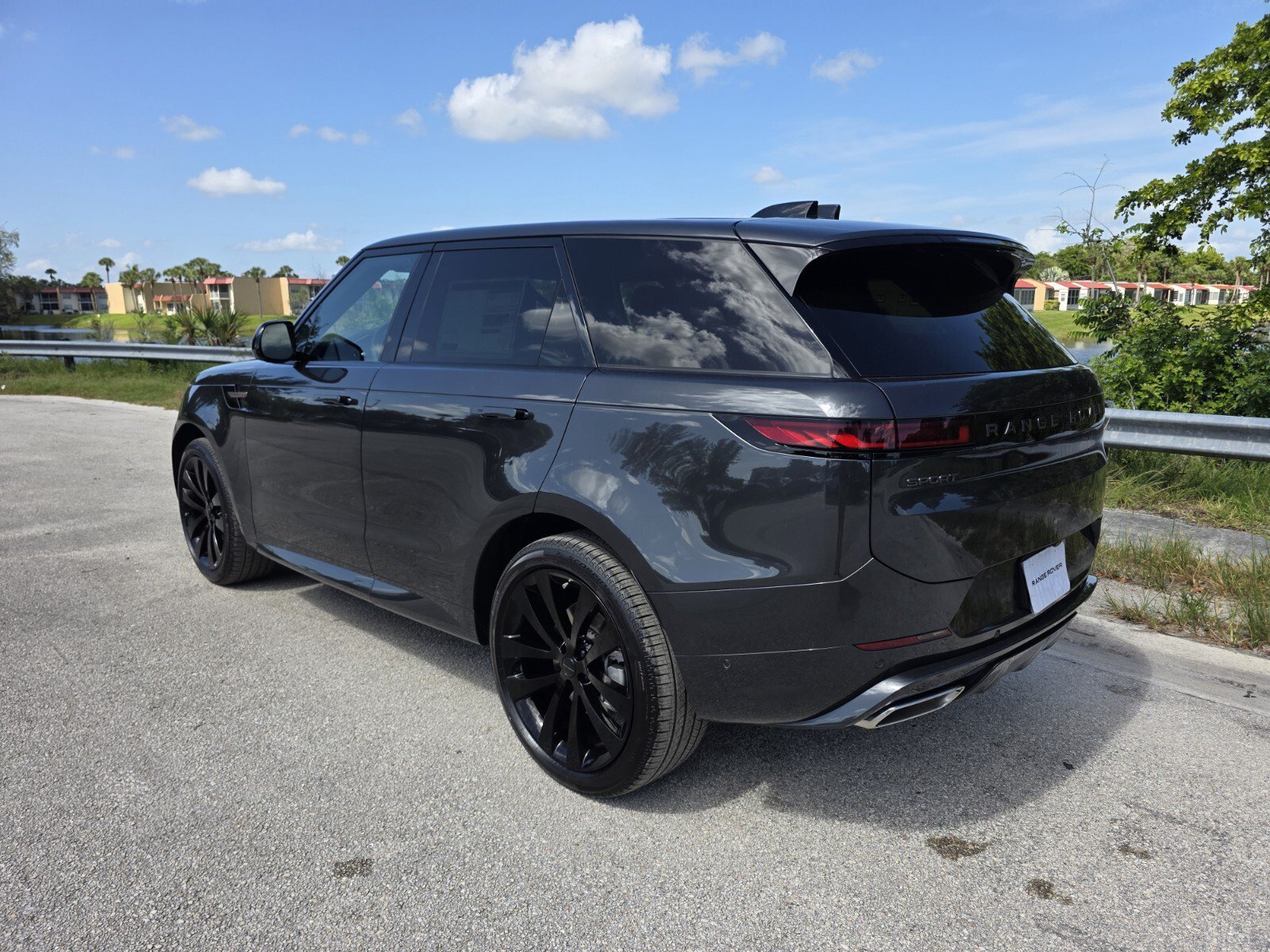 New 2026 Land Rover Range Rover Sport Dynamic SE AWD/4WD image 2