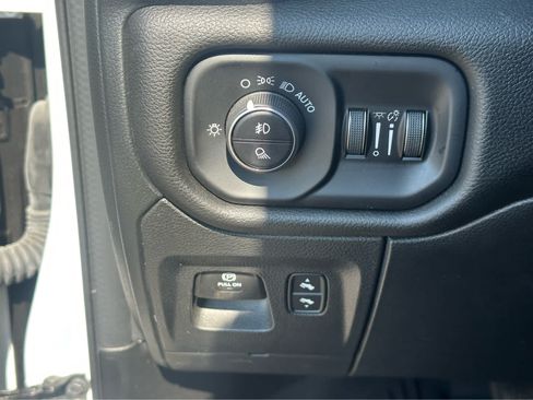 Used 2024 RAM 1500 Laramie AWD/4WD image 17