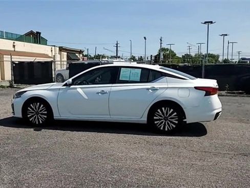 Used 2023 Nissan Altima 2.5 SV image 8
