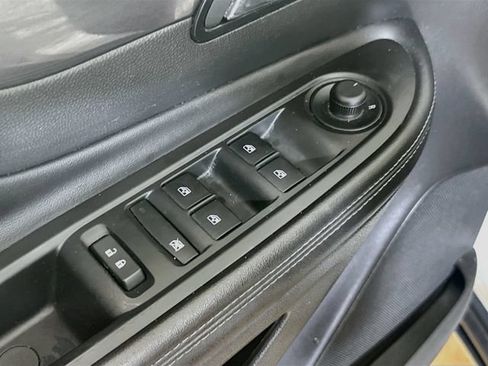 Used 2019 Buick Encore Sport Touring FWD image 9