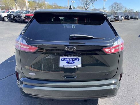 Certified 2022 Ford Edge SE w/ Black Appearance Package image 5