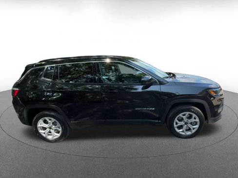 Used 2025 Jeep Compass Latitude AWD/4WD image 13