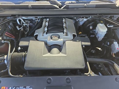 Used 2018 Cadillac Escalade Luxury AWD/4WD image 36