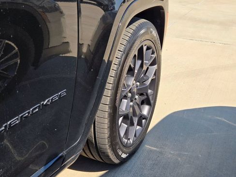 Used 2024 Jeep Grand Cherokee L Summit AWD/4WD image 20