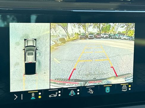 Used 2023 GMC Sierra 1500 AT4 w/ AT4 Preferred Package AWD/4WD image 20