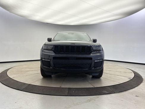 Used 2025 Jeep Grand Cherokee L Limited w/ Black Appearance Package image 8