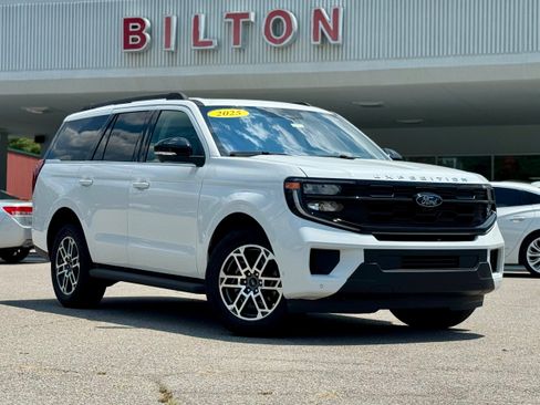 Used 2025 Ford Expedition Active AWD/4WD image 1