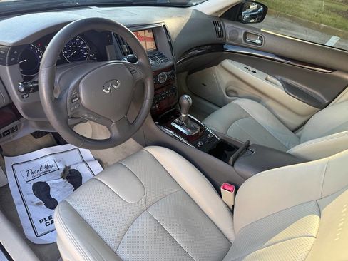Used 2011 INFINITI G37 x Sedan w/ Premium Pkg image 12