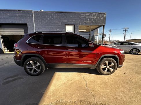 Used 2019 Jeep Cherokee Limited image 9