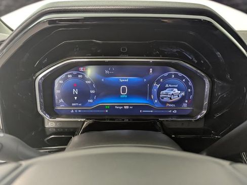 Used 2024 Chevrolet Silverado 1500 RST w/ Redline Edition AWD/4WD image 18