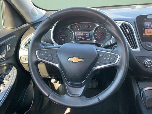 Used 2018 Chevrolet Malibu LT image 25