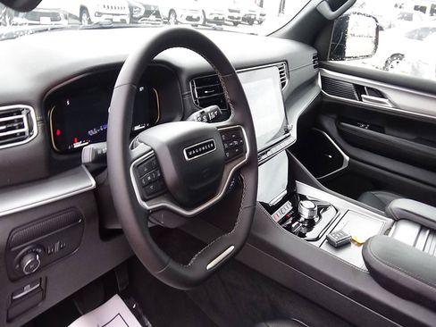 Certified 2025 Jeep Wagoneer Series II AWD/4WD image 20