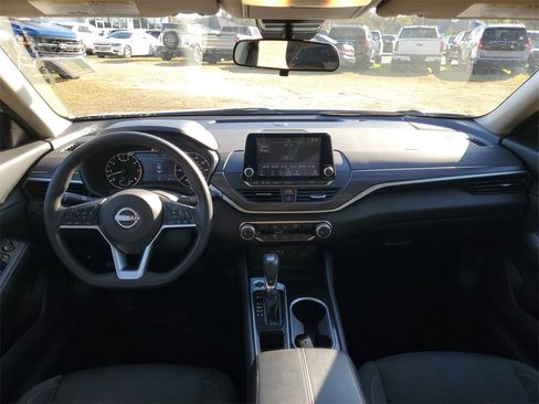 Used 2024 Nissan Altima 2.5 SV image 25