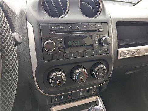 Used 2015 Jeep Compass High Altitude FWD image 15