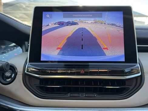 Certified 2022 Jeep Compass Limited image 16