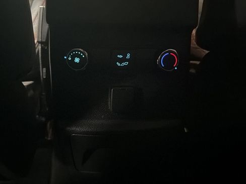 Used 2018 Ford Explorer XLT w/ Equipment Group 202A image 27