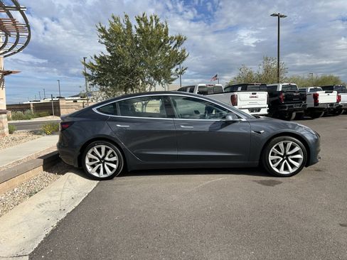 Used 2018 Tesla Model 3 image 2