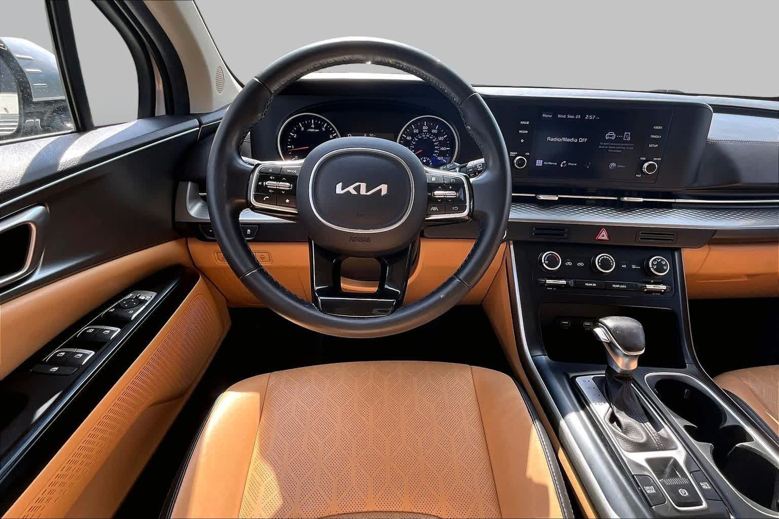Used 2022 Kia Carnival LX FWD image 6