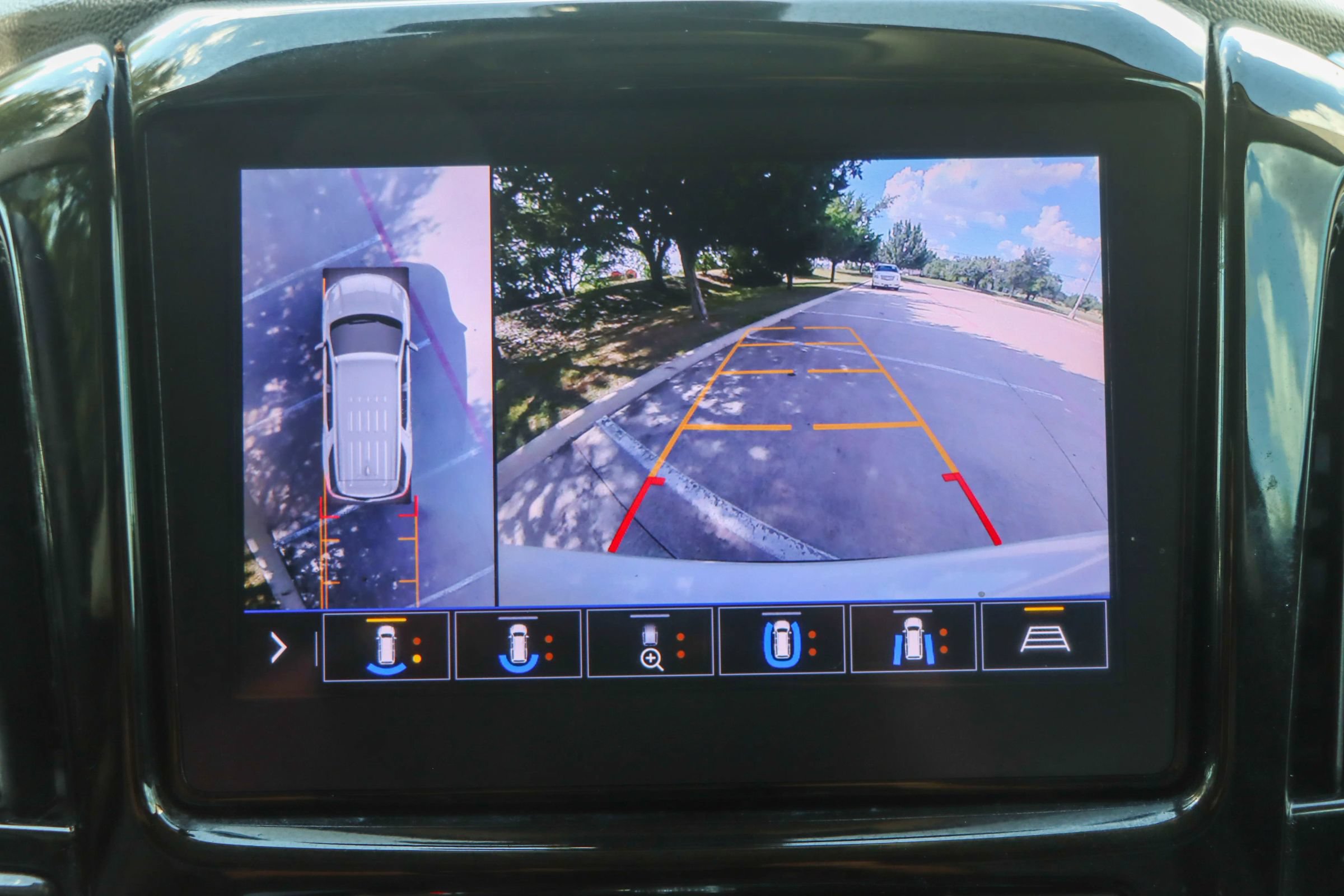 Used 2020 Chevrolet Traverse RS w/ LPO, Floor Liner Package FWD image 40