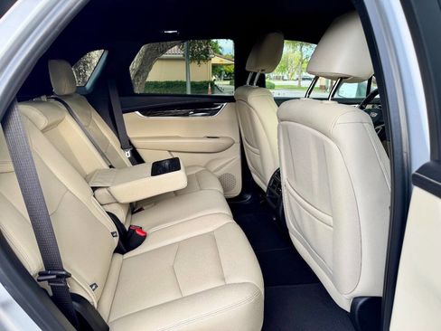 Used 2019 Cadillac XT5 FWD image 18
