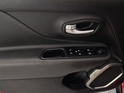 Used 2023 Jeep Renegade Latitude image 27