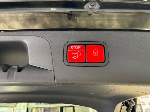 Used 2022 Mercedes-Benz GLC 300 4MATIC w/ AMG Line image 60