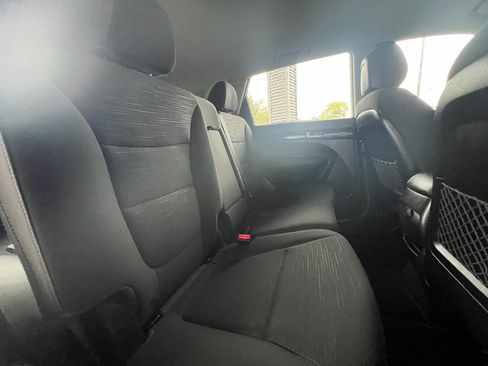 Used 2014 Kia Sorento LX image 16