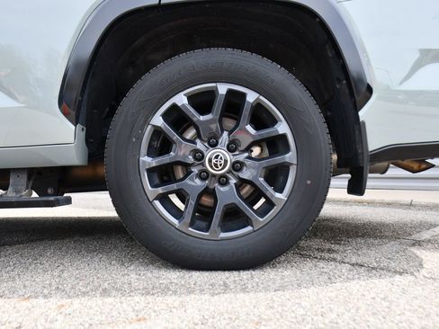 Used 2024 Toyota Sequoia Platinum AWD/4WD image 38