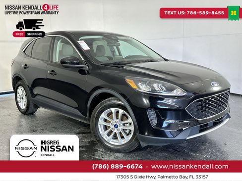 Used 2021 Ford Escape SE w/ Cold Weather Package image 1