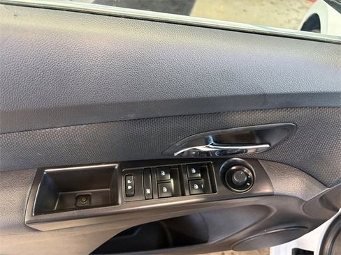 Used 2016 Chevrolet Cruze LT image 16