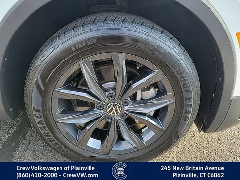 Certified 2024 Volkswagen Tiguan SE AWD/4WD image 20