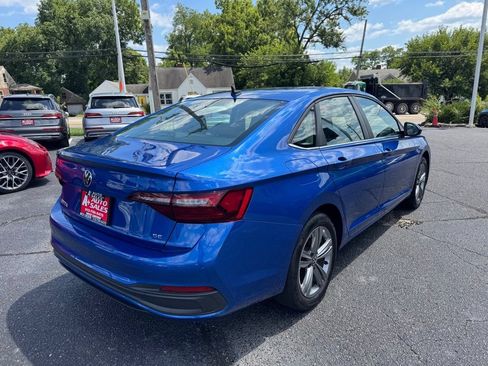 Used 2024 Volkswagen Jetta SE FWD image 6