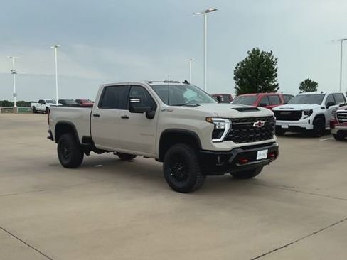 New 2026 Chevrolet Silverado 2500 ZR2 image 2