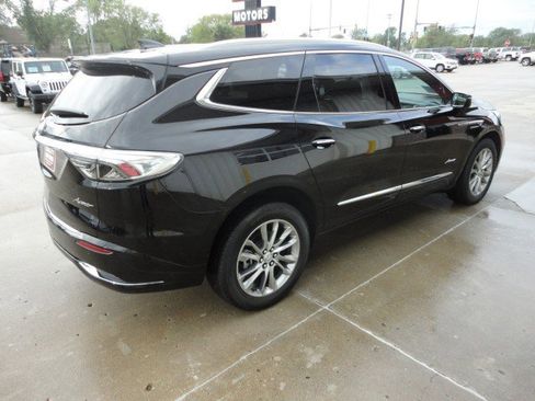 Used 2024 Buick Enclave Avenir w/ Avenir Technology Package image 17
