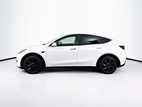 Used 2025 Tesla Model Y Long Range RWD image 4