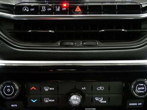 New 2026 Jeep Compass Latitude image 19