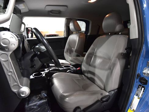 Used 2012 Toyota FJ Cruiser 4WD w/ Convenience Pkg image 30