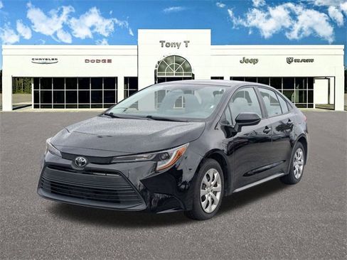 Used 2023 Toyota Corolla LE image 3
