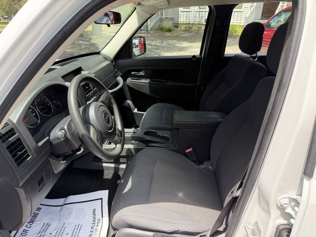 Used 2012 Jeep Liberty Sport RWD image 11