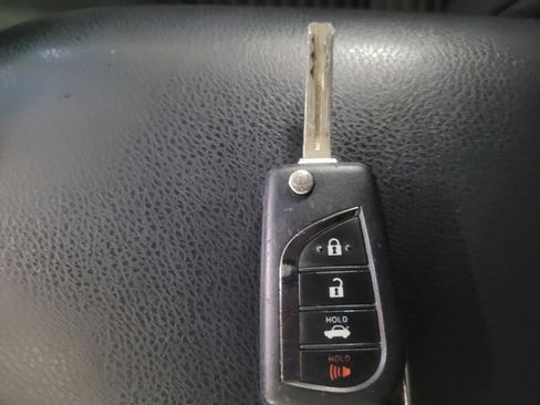 Used 2019 Toyota Camry SE FWD image 32