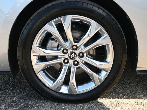 Used 2021 Toyota Sienna Platinum image 28