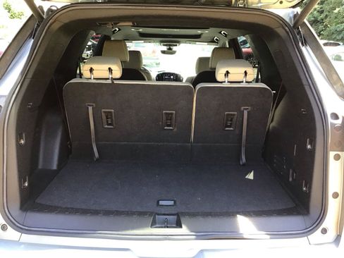 Used 2023 Chevrolet Traverse Premier FWD image 4