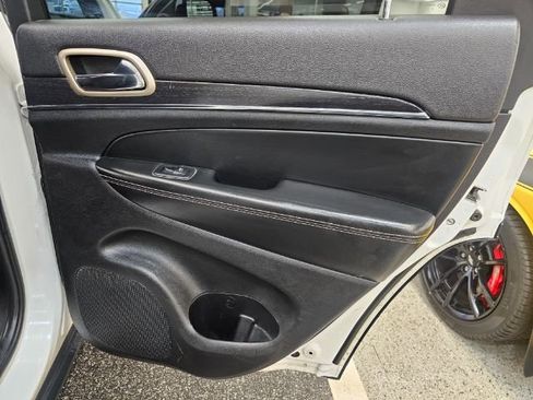 Used 2020 Jeep Grand Cherokee Laredo image 33