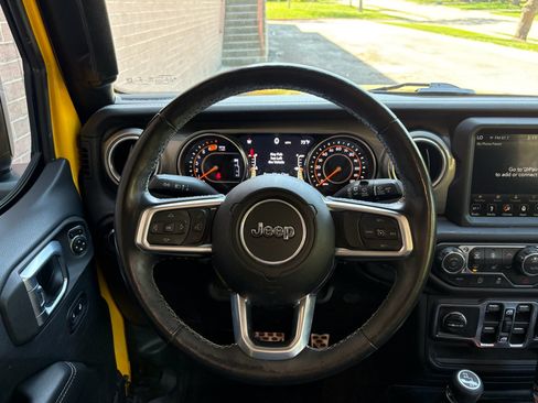 Used 2019 Jeep Wrangler Unlimited Sahara AWD/4WD image 36