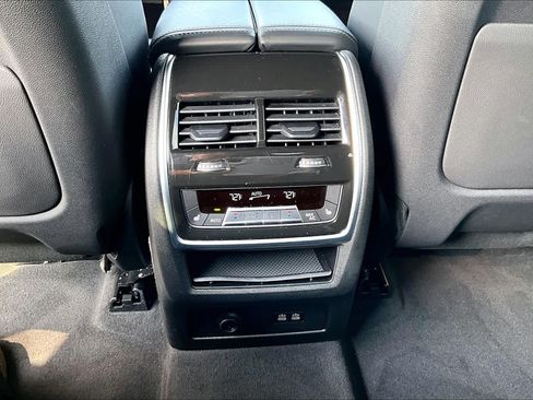 Used 2026 BMW X7 M60i AWD/4WD image 38